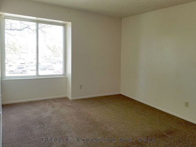 Building Photo - Expo 247 with 2 bed, 1 Bath, 800 SF with A...