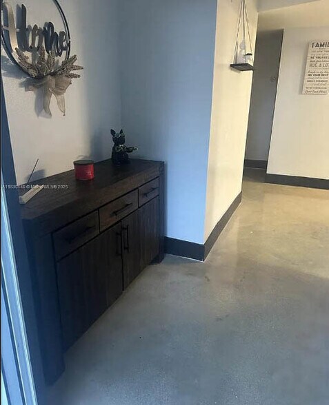 Building Photo - 1701 NE 191st St