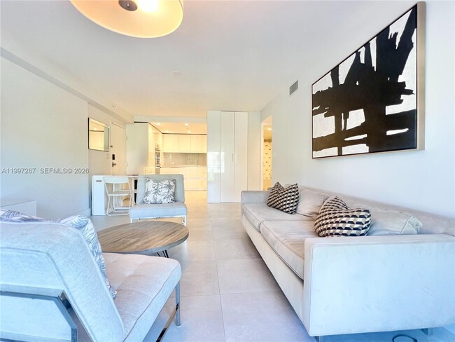 Building Photo - 7832 Collins Ave