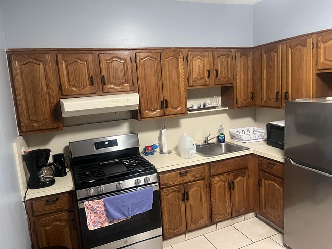 Primary Photo - 512 Grand Ave