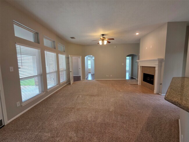 Building Photo - 5218 Cottonwood Creek Ln
