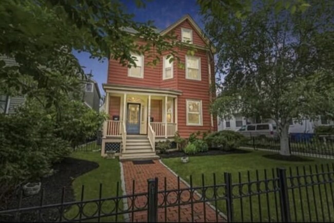 Building Photo - 1529 Cambridge St