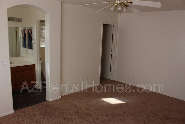 Building Photo - 6605 S 18th Dr