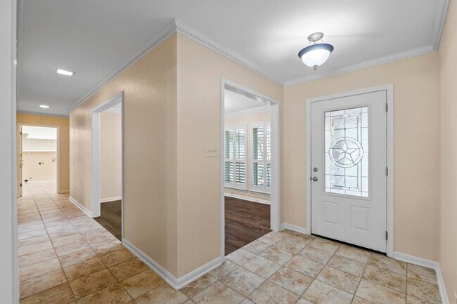 Building Photo - 10305 Caracara Dr