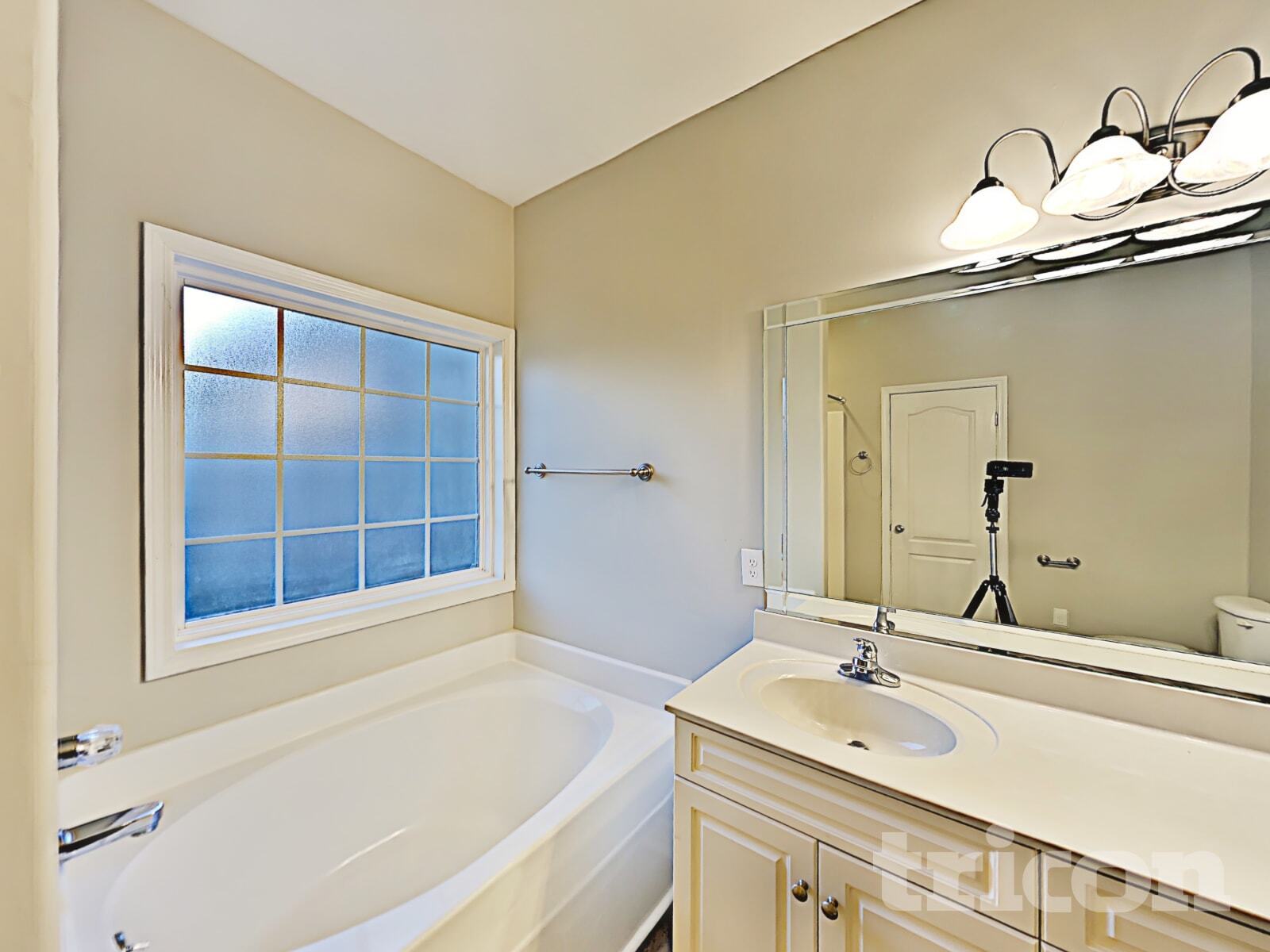 Building Photo - 1015 Golf View Way