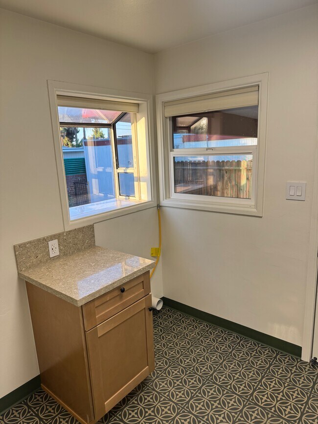 Building Photo - 2230 Alta Vista Dr