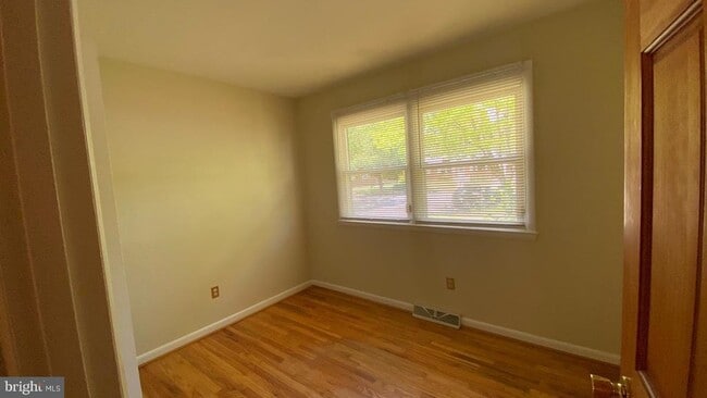 Building Photo - 511 Lisa Ave