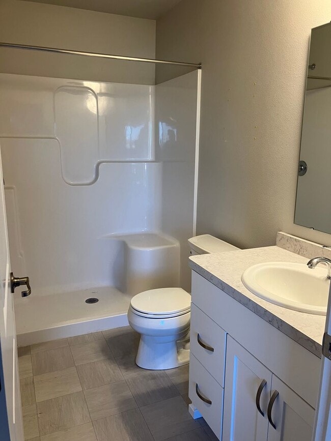 Building Photo - 3 Bed 3 Bath Twin Home