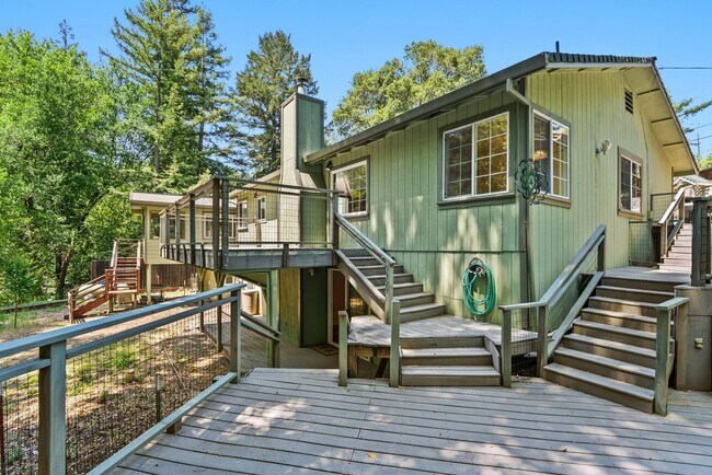 Building Photo - 475 Riverview Dr