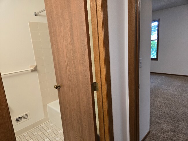 Building Photo - 6471 Hummingbird Ln