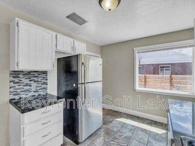 Building Photo - 965 MacFarland Dr