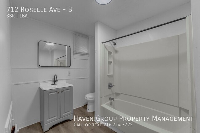 Building Photo - 712 Roselle Ave