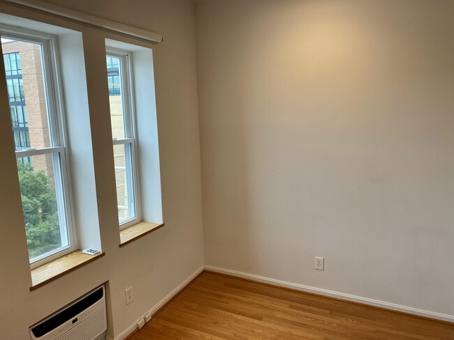 Building Photo - 1415 Chapin St NW