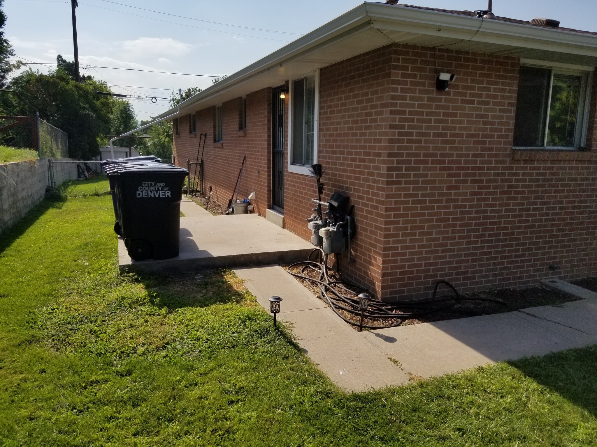 Building Photo - 209 S Hooker St