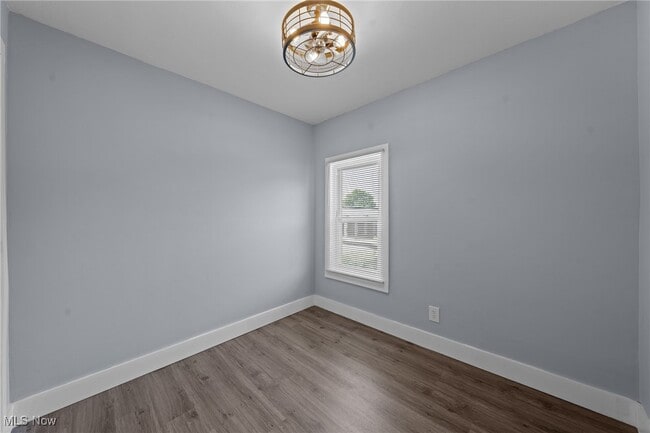 Building Photo - 1426 Starkweather Ave
