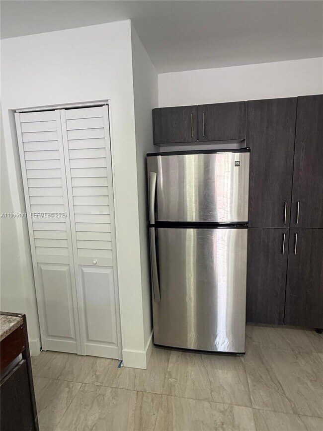 Building Photo - 3413 NW 9th Ct