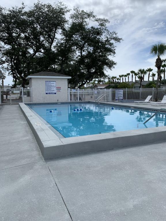 Building Photo - 1219 Thomas Dr