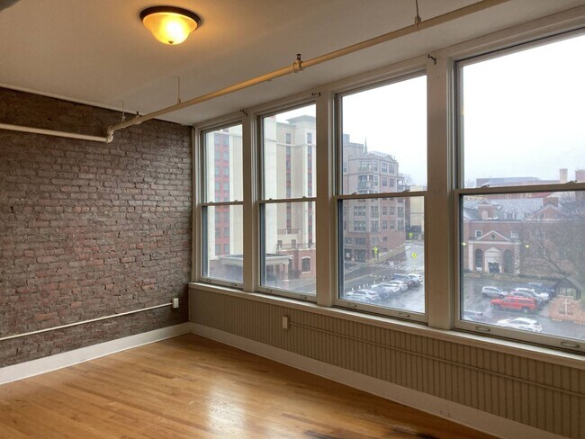 Building Photo - 4-6 Sheridan Ave