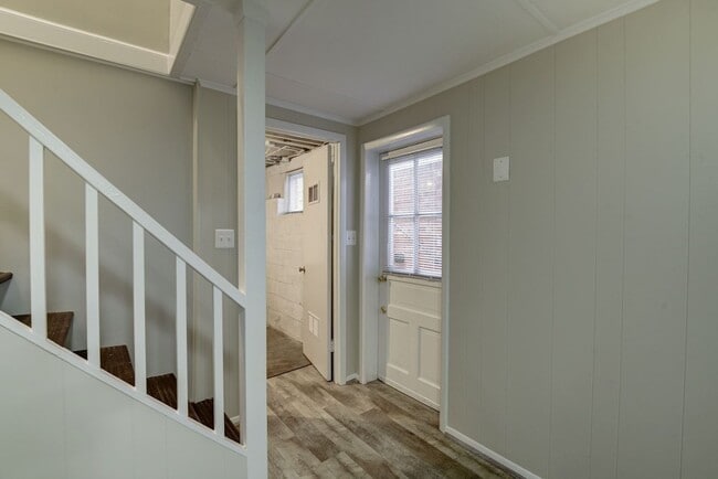 Building Photo - 3 Bed 2.5 Bathroom - Chevy Chase Rancher -...