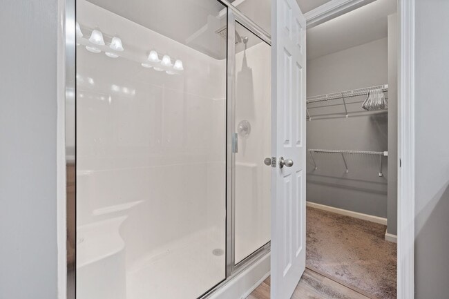 Building Photo - Stunning 3 Story Townhome in South Durham!