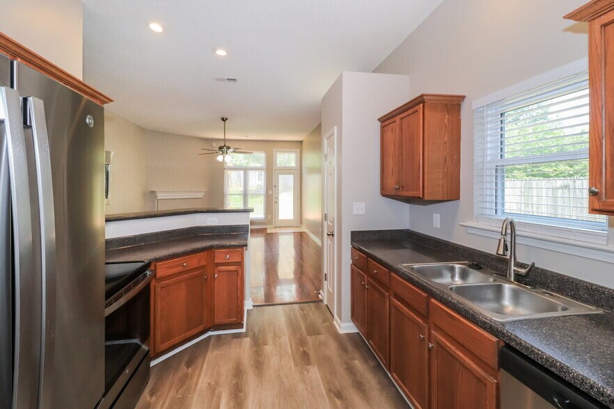 Building Photo - 9696 Whisper Cove