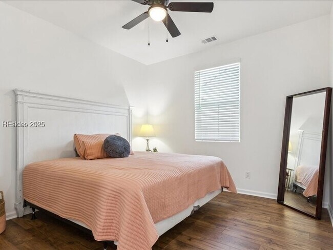 Building Photo - 1388 Good Life Wy