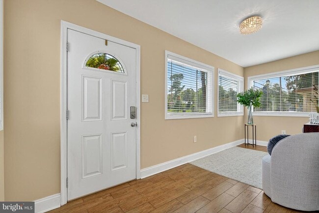 Primary Photo - 426 Main St