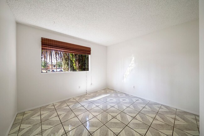 Building Photo - Charming 3 bedroom 2 bath in Escondido!
