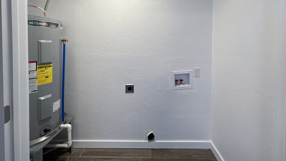 Building Photo - 601 W Caddo St