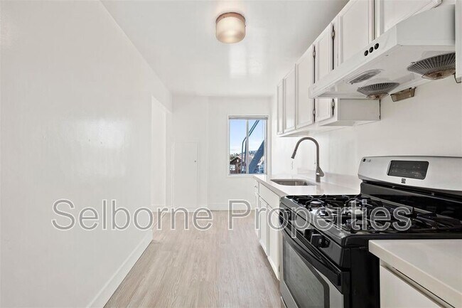 Building Photo - 369 Colusa Ave