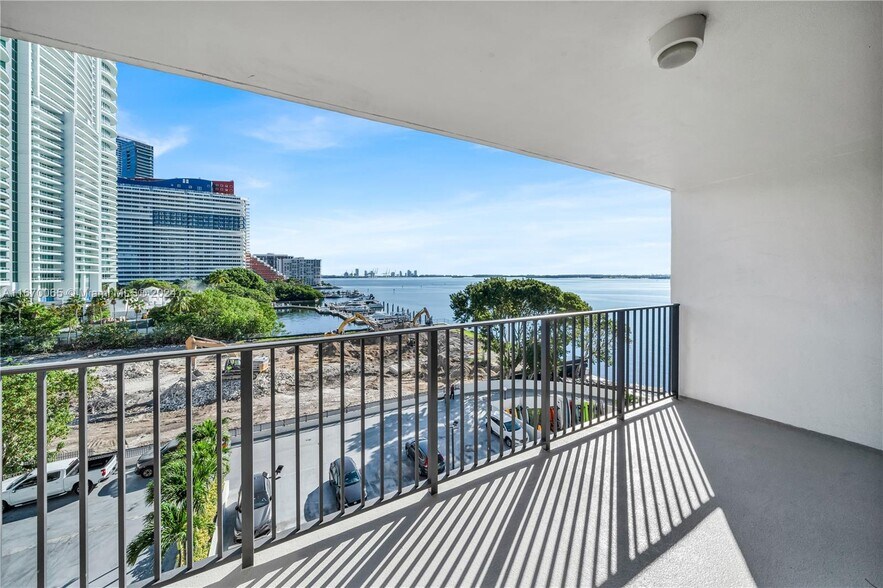 Balcony - 1865 Brickell Ave