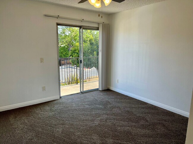 Building Photo - 3 Bed/ 2 Bath Clairemont Mesa