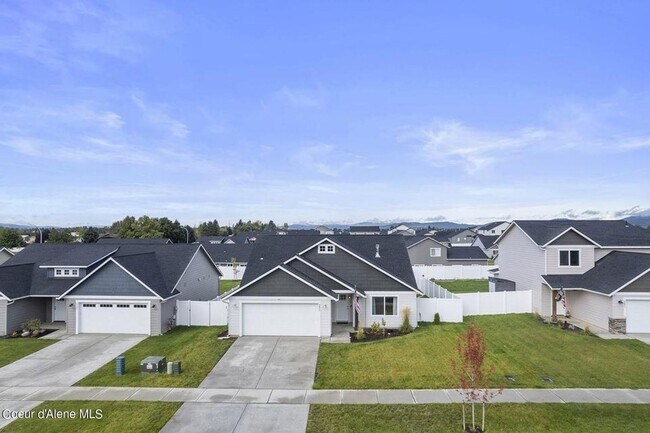 Building Photo - 3813 N Pradera Ct