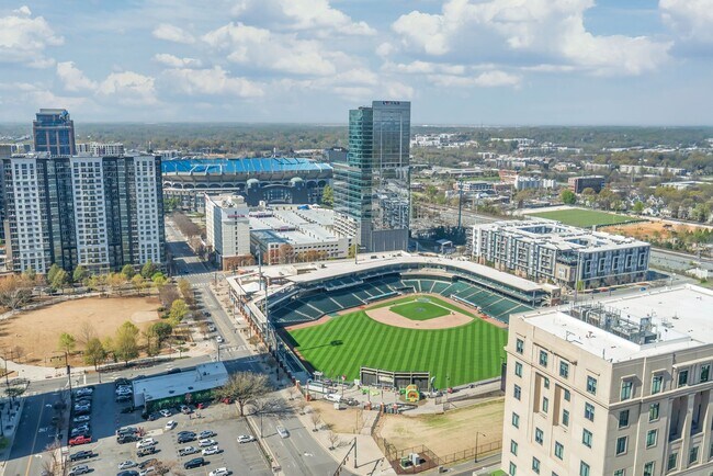 Building Photo - 25th Floor Condo in the heart of Uptown!!