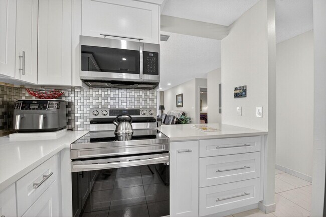 Building Photo - 13769 Date Palm Ct