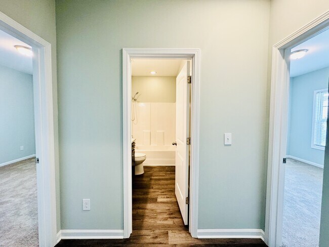 Building Photo - 464 Honeyhill Lp