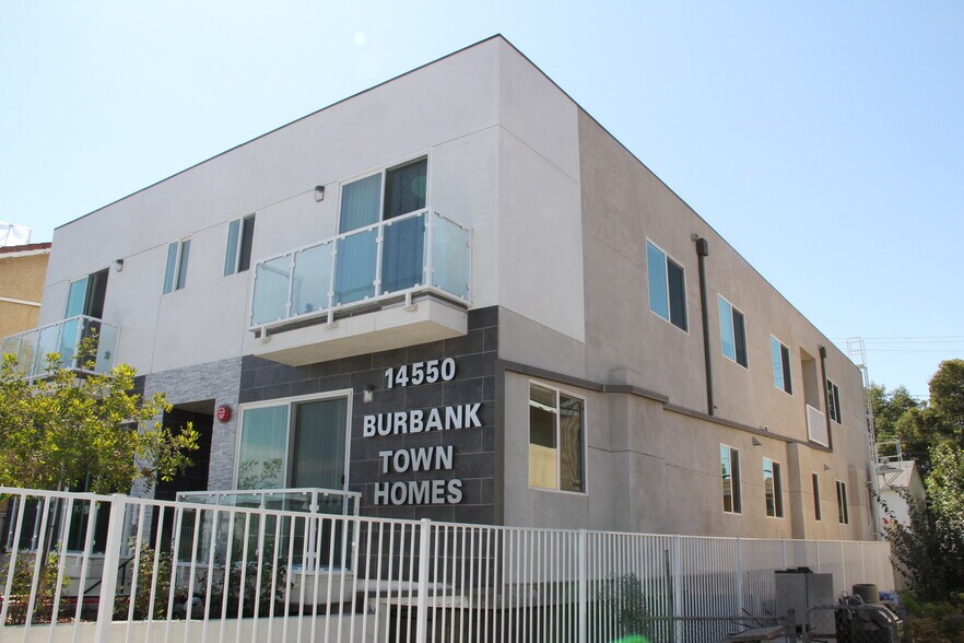 Building Photo - 14550 Burbank Blvd