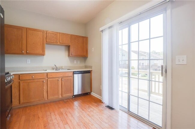 Building Photo - 1200 Charleston Ct