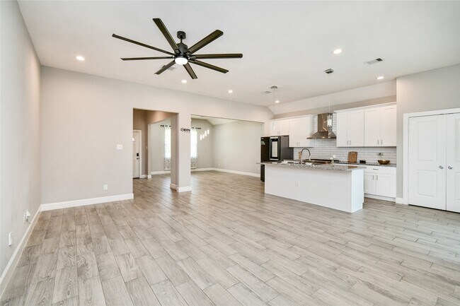 Building Photo - 1507 5th St