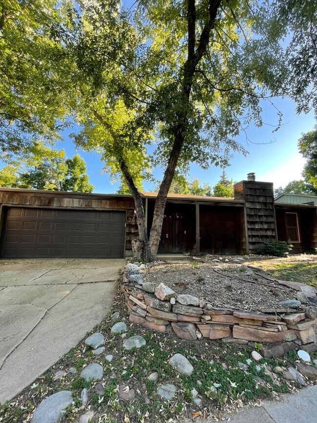 Building Photo - Lovely 3 BED / 2 BATH family home in Parkside neighborhood!