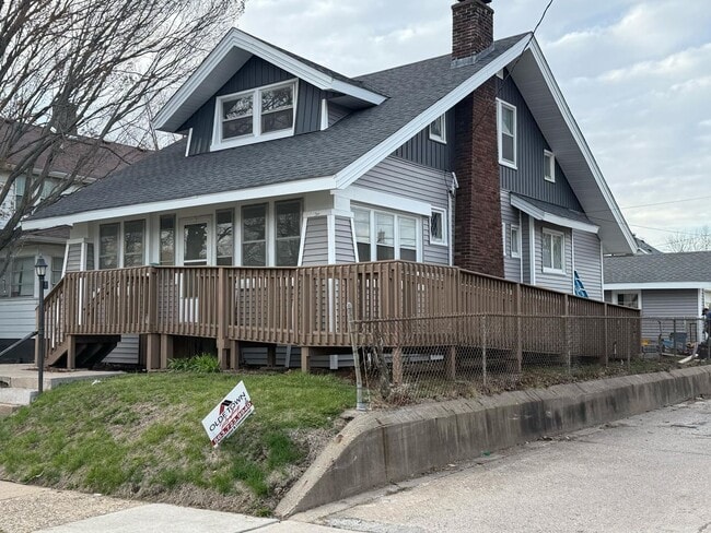 Building Photo - House For Rent in Moline