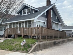Building Photo - Beautiful home for rent in the heart of Moline