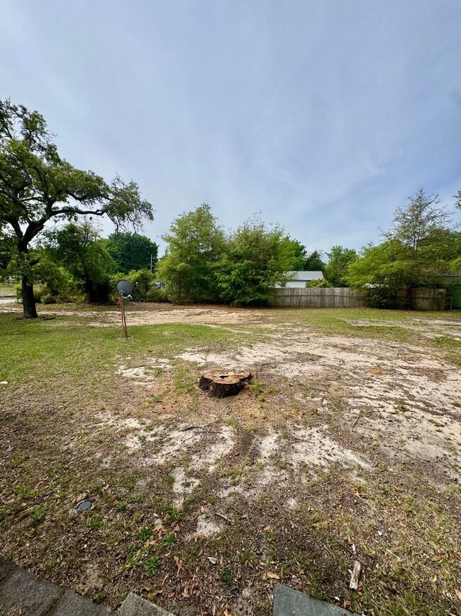 Building Photo - Unit B – Rear Home