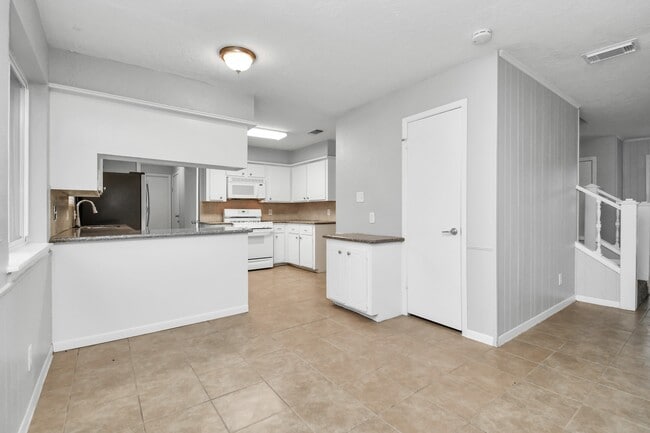 Building Photo - 24118 Spring Gum Dr
