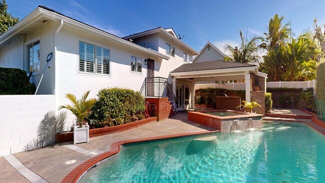 Building Photo - Large Spacious Home with a Pool!