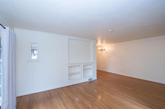 Building Photo - 4933 Woodland Ave