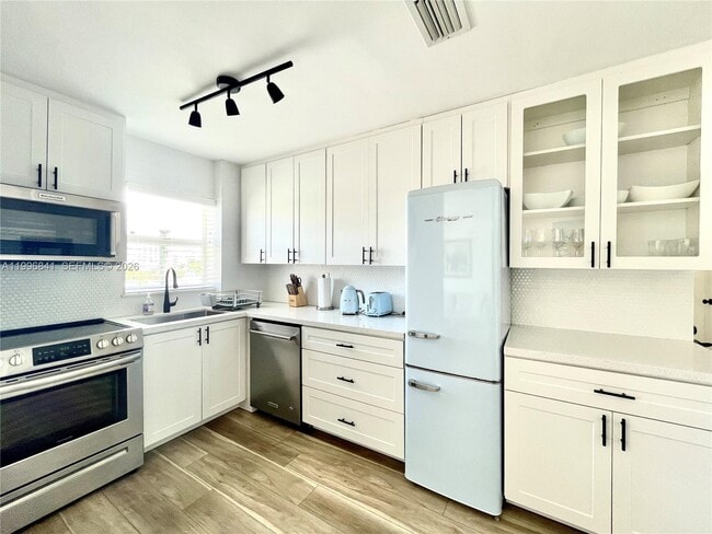 Building Photo - 221 Meridian Ave