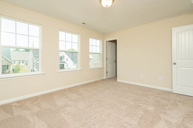Building Photo - Available on July 10! Modern Home with Spacious Layout Near Downtown Kernersville