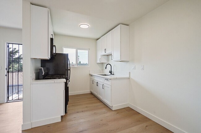 Building Photo - Calla Ave