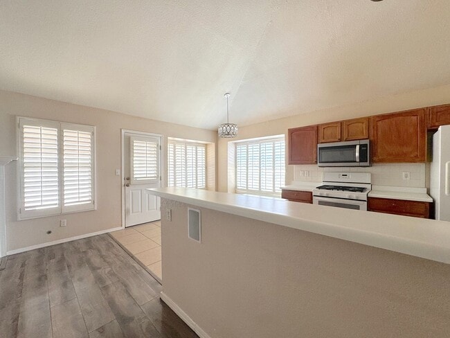 Building Photo - East El Paso 3bed/2bath Refrig A/C!